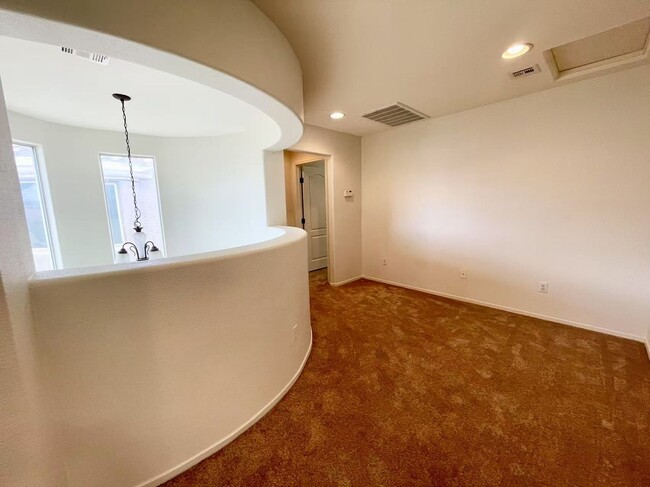 Building Photo - Gorgeous 3 bed, 2 1/2bath home.