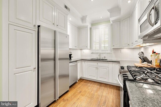 Building Photo - 1522 32nd St NW