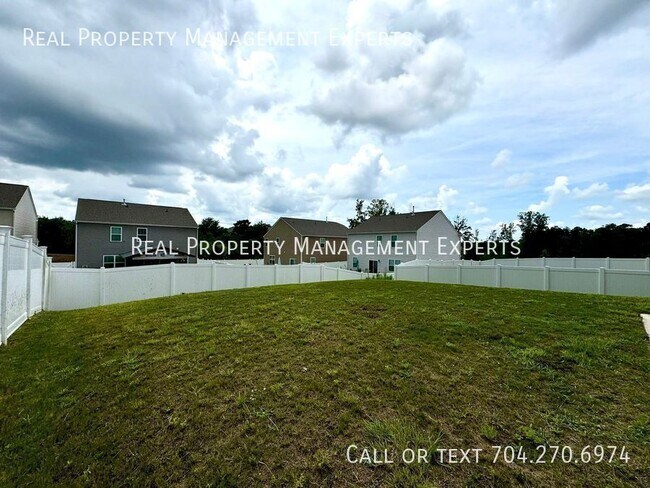 Building Photo - 4025 Lampasas Ln