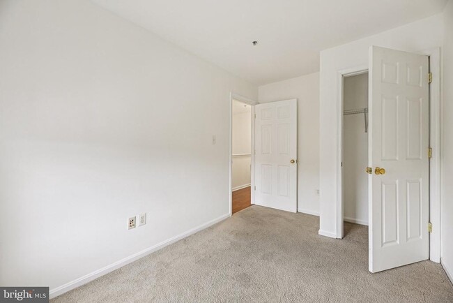 Building Photo - 633 Baystone Ct