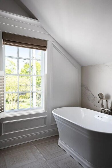 Building Photo - 27 Howard St