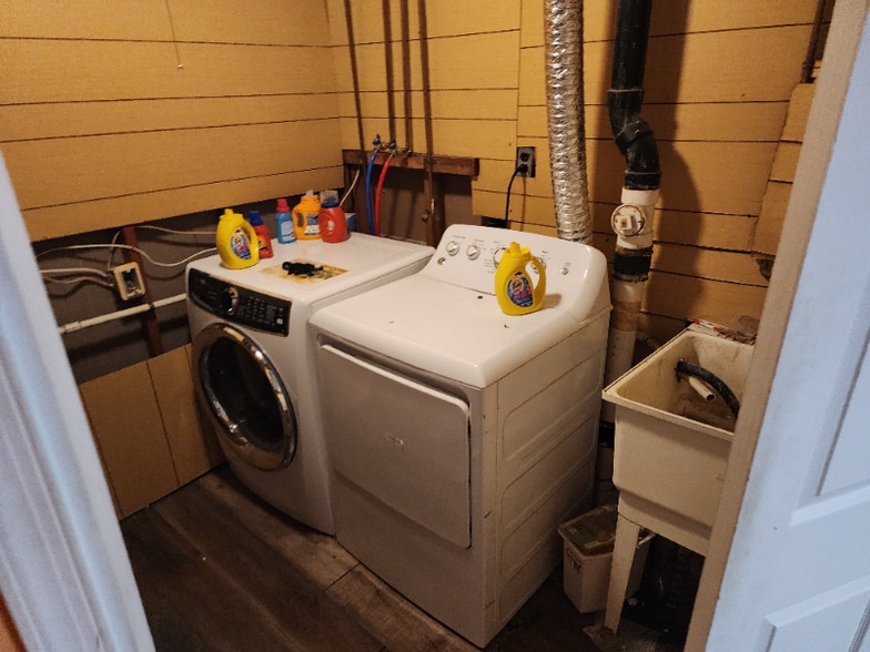 Building Photo - 12713 Claxton Dr