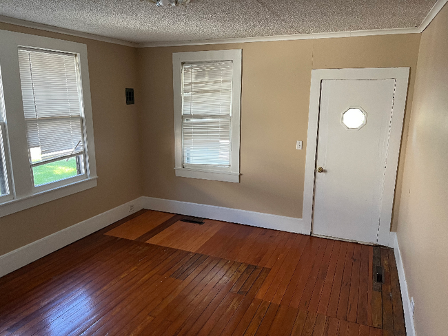 Building Photo - 816 Iberia St