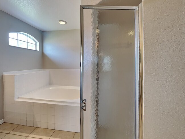 Building Photo - 817 Highland Crest Loop