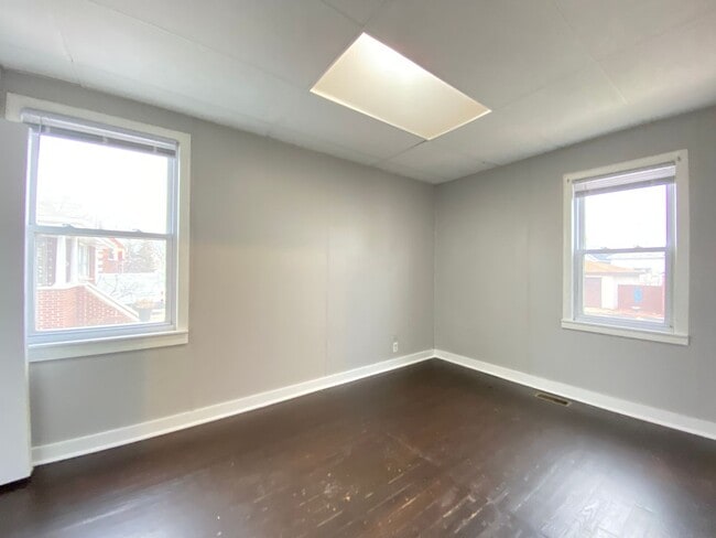 Building Photo - 4 Bedroom Home In Whiting, IN