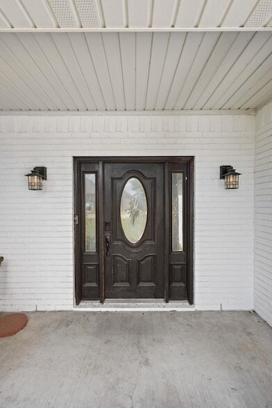 Building Photo - 685 Winchester Dr