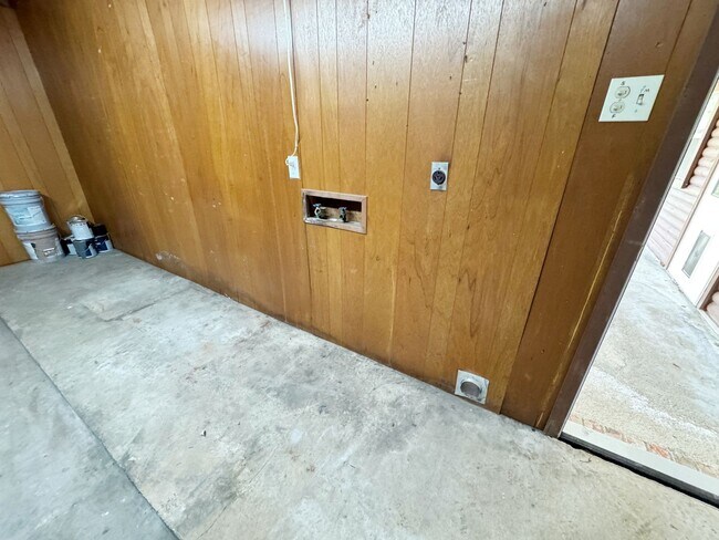 Building Photo - 1011 Gene Dr