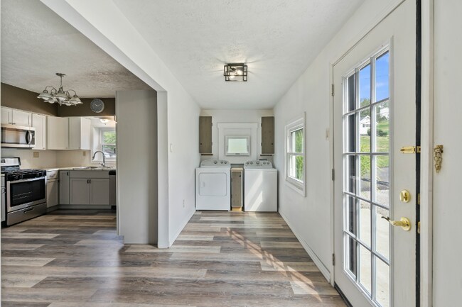 Building Photo - 366 N Main St