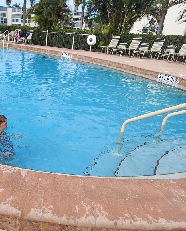 Building Photo - 4079 Cornwall D