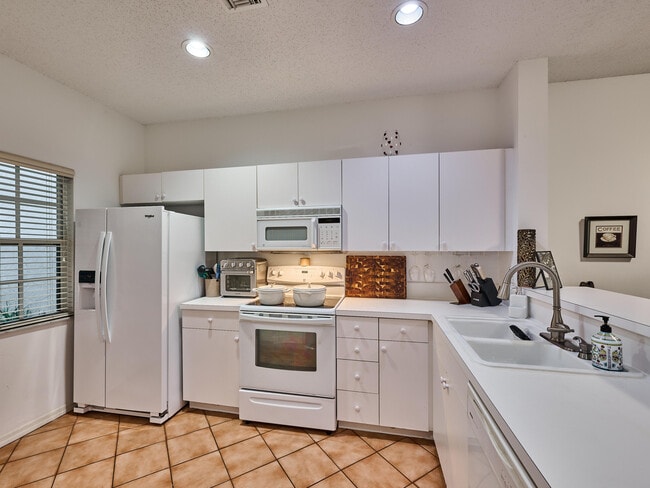 Building Photo - 5121 Sabal Gardens Ln