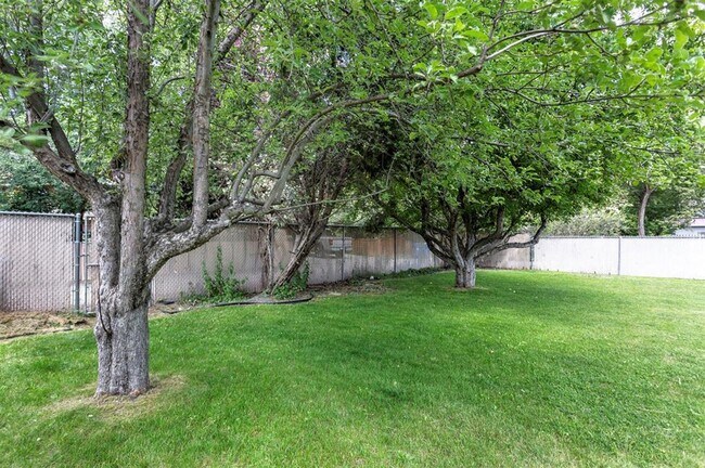 Building Photo - 640 Woodworth Ave