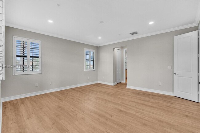 Building Photo - 11541 SW 15th Ave