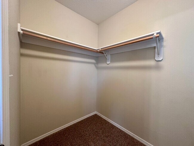 Building Photo - 1/2 off first months rent!! | Modern Comfort Meets Convenience in Beaverton Townhouse 2 Bed 2.5 B...