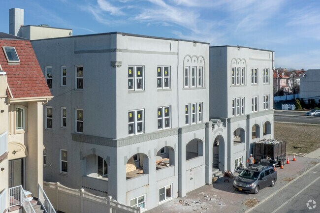 Building Photo - 315 W Broadway