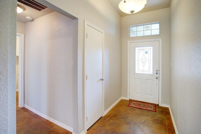 Building Photo - Available July | 4-bedroom 2 bath home in ...