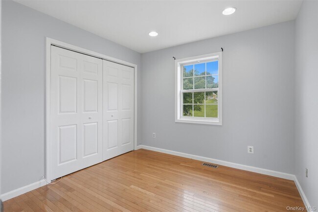 Building Photo - 17 Watkins Dr