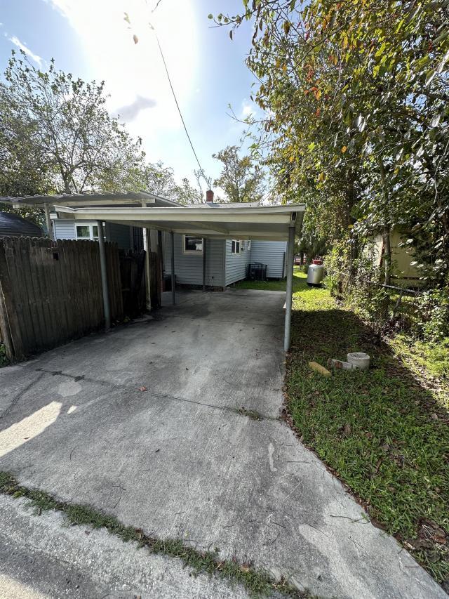 Building Photo - 3 bedroom in Jacksonville FL 32209