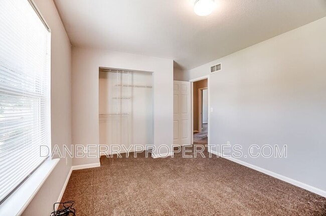 Building Photo - 3660 Willow Run Dr