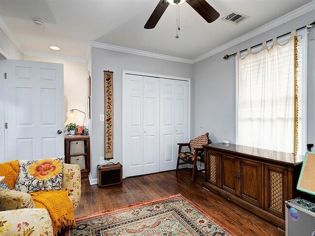 Building Photo - 574 Church St