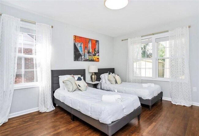 Building Photo - 1277 Blvd Lorraine SW