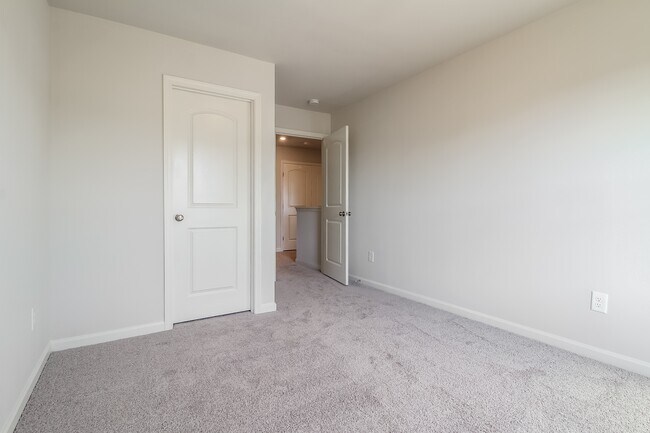 Building Photo - 662 Tacoma Trl