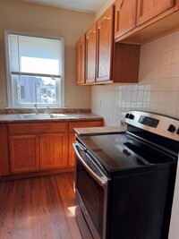 Building Photo - 1-33 Potter St