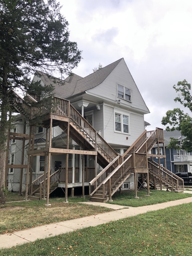 Primary Photo - 702 W Green St