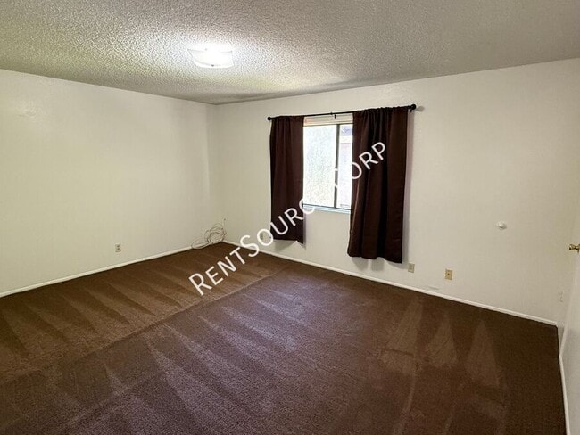 Building Photo - 1303 W Ave J 4