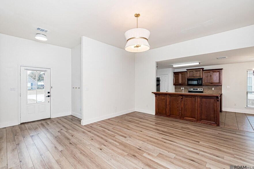 Building Photo - 15484 Oakstone Dr