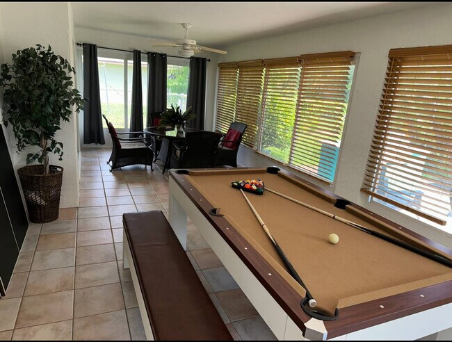 Building Photo - 3537 SE 1st Pl