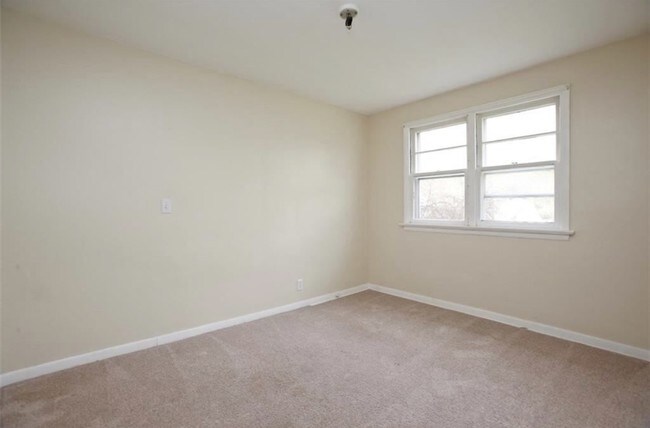 Building Photo - 185 Hildegarde Rd