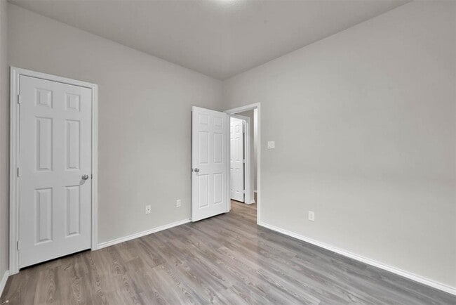 Building Photo - 419 E Avenue G