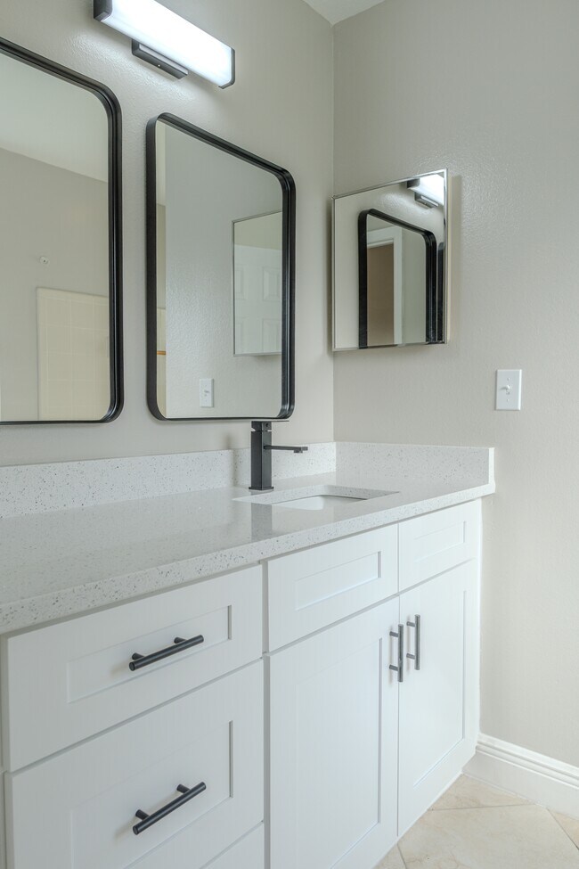 Building Photo - 5004 Laguna Bay Cir