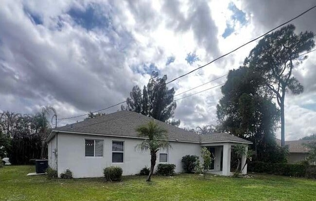 Building Photo - 3910 Sandy Cay