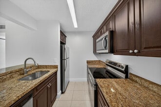 Building Photo - 913 Meadows Cir