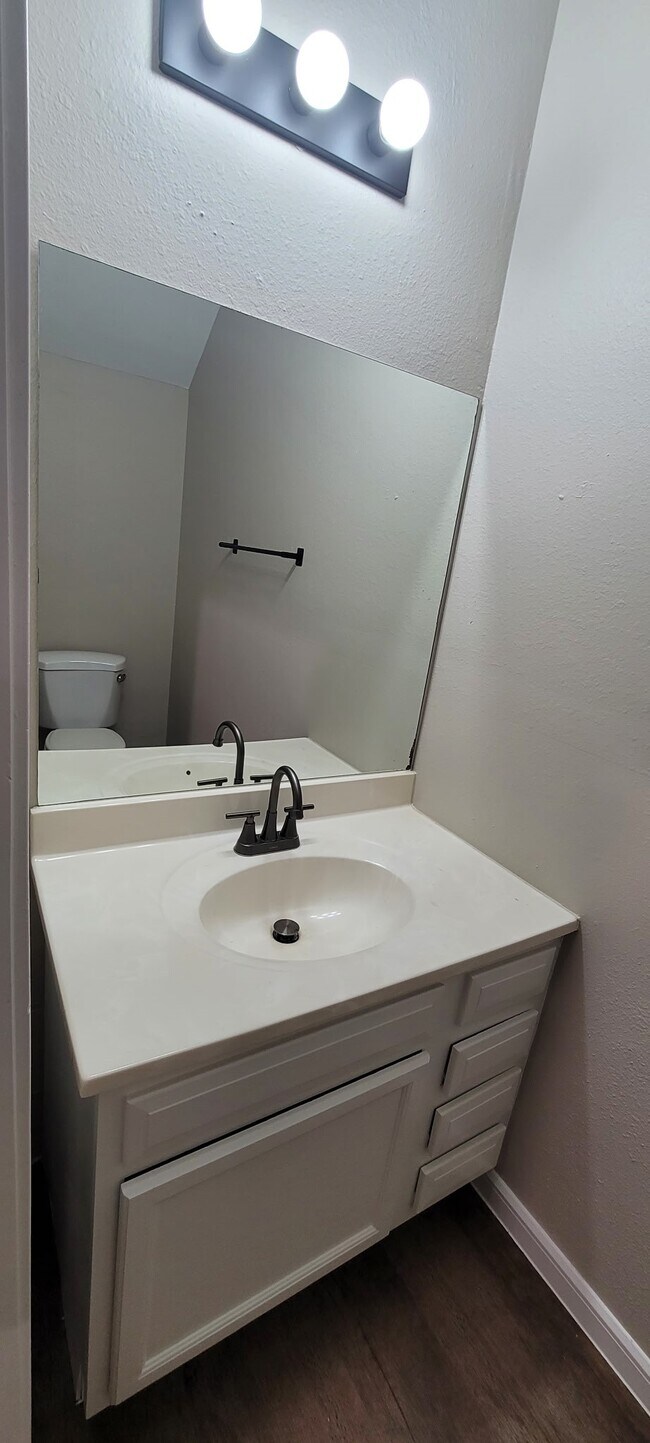 Building Photo - 8110 Woodward St