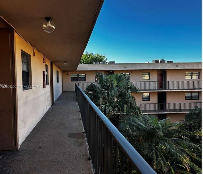 Building Photo - 10625 SW 112th Ave