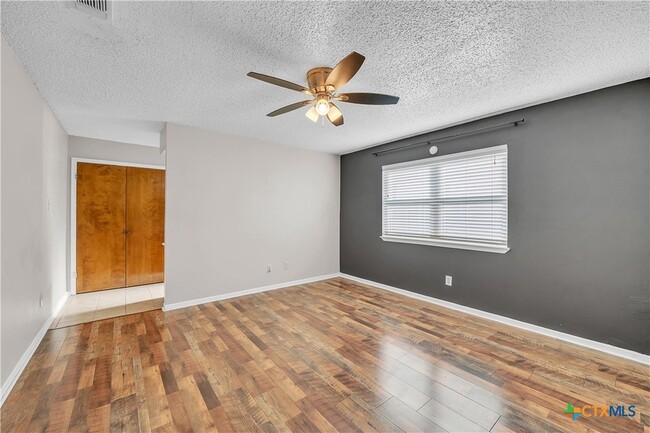 Building Photo - 613 Manning Dr