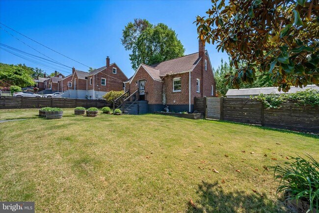 Building Photo - 801 Cox Ave