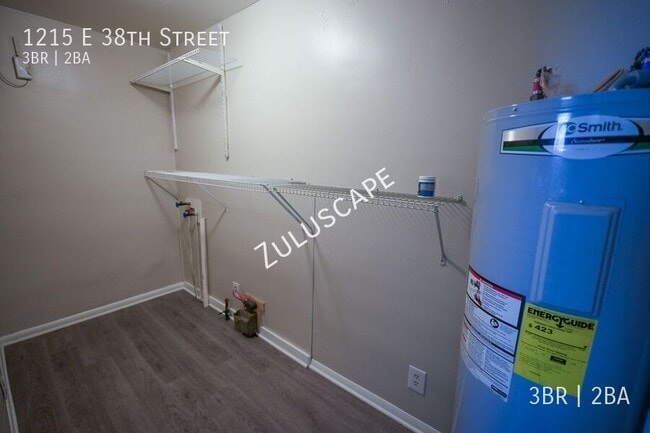 Building Photo - 1215 E 38th St