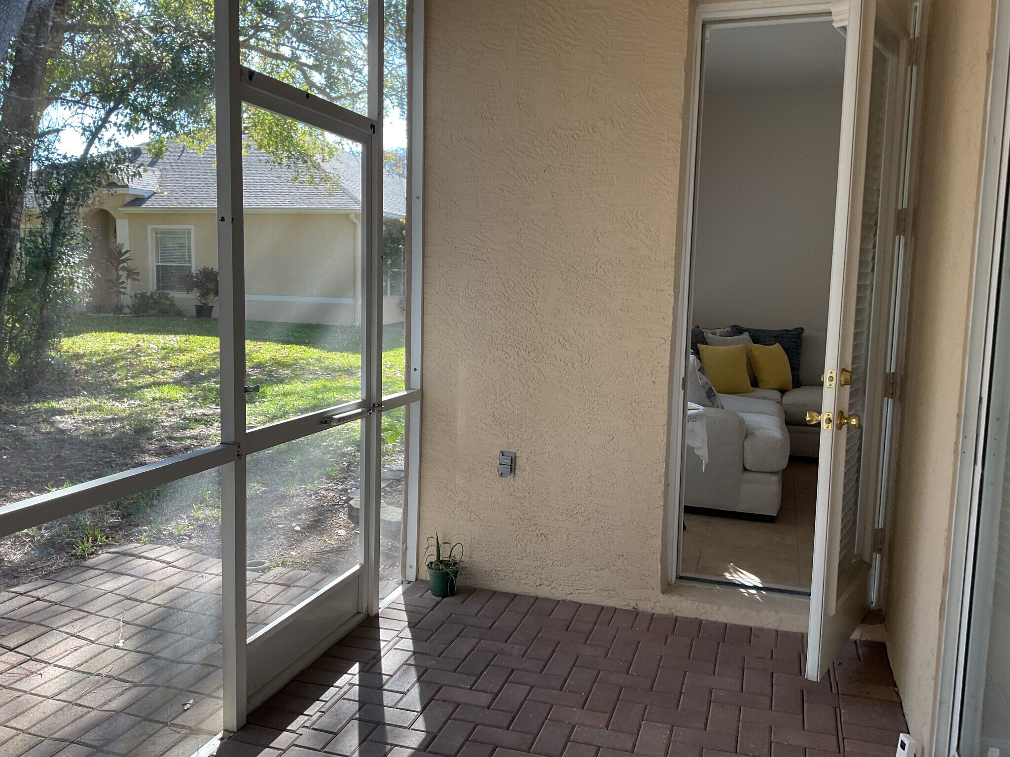 Lanai - 2717 Tottenham Dr