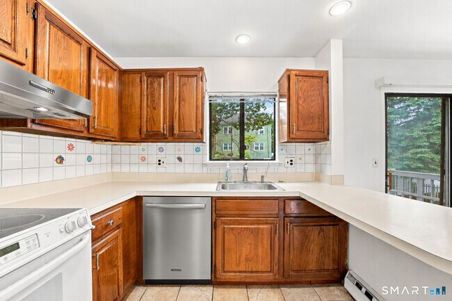 Building Photo - 50 Alvord Ln