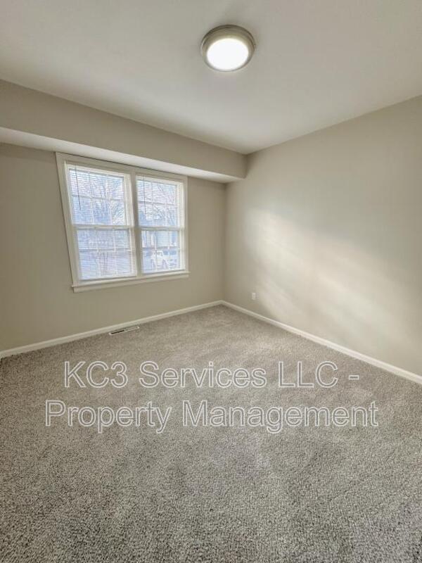 Building Photo - 5940 E 136th St