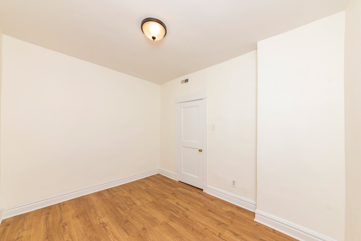 Building Photo - 4737 N St Louis Ave