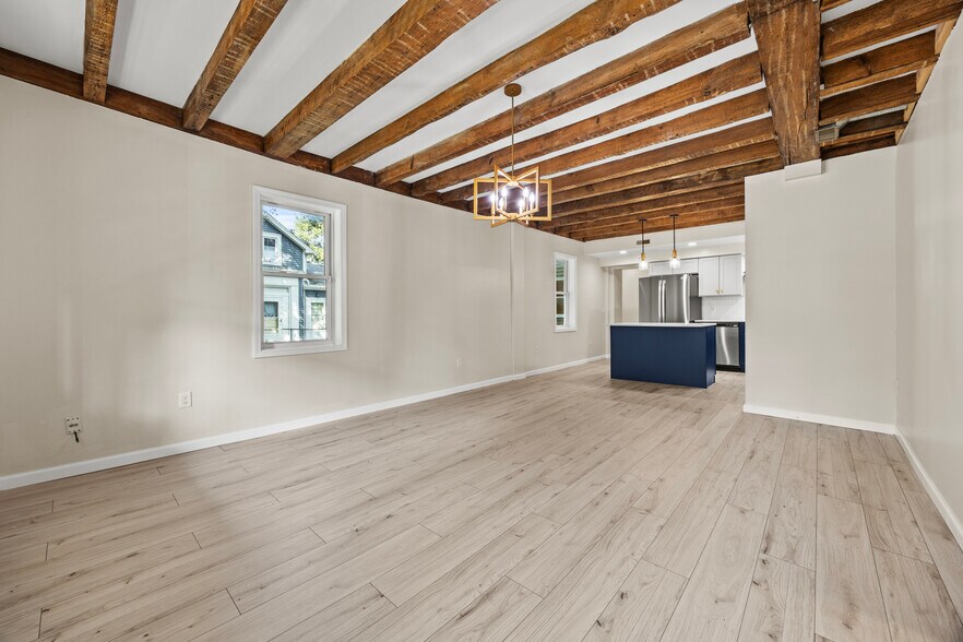 Building Photo - 16 School St