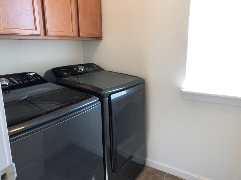 Building Photo - 1437 SW Junegrass Ln