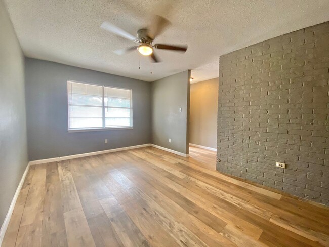 Building Photo - Move in special 2nd months rent $350 off