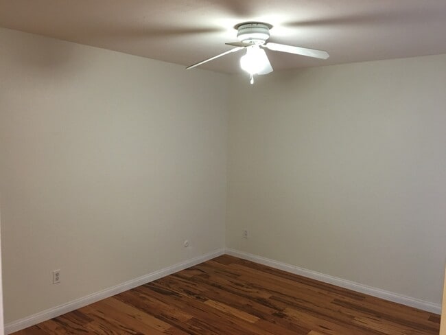 Building Photo - Must See Clairemont Condo!