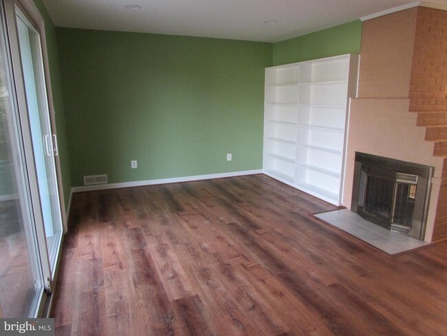 Building Photo - 7305 Charlotte St