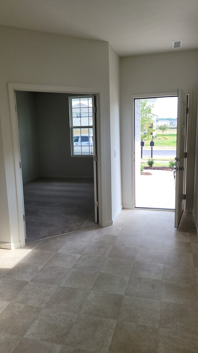 Building Photo - 13056 Hartswood Dr